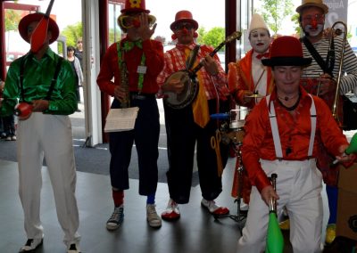 team building clown 92
